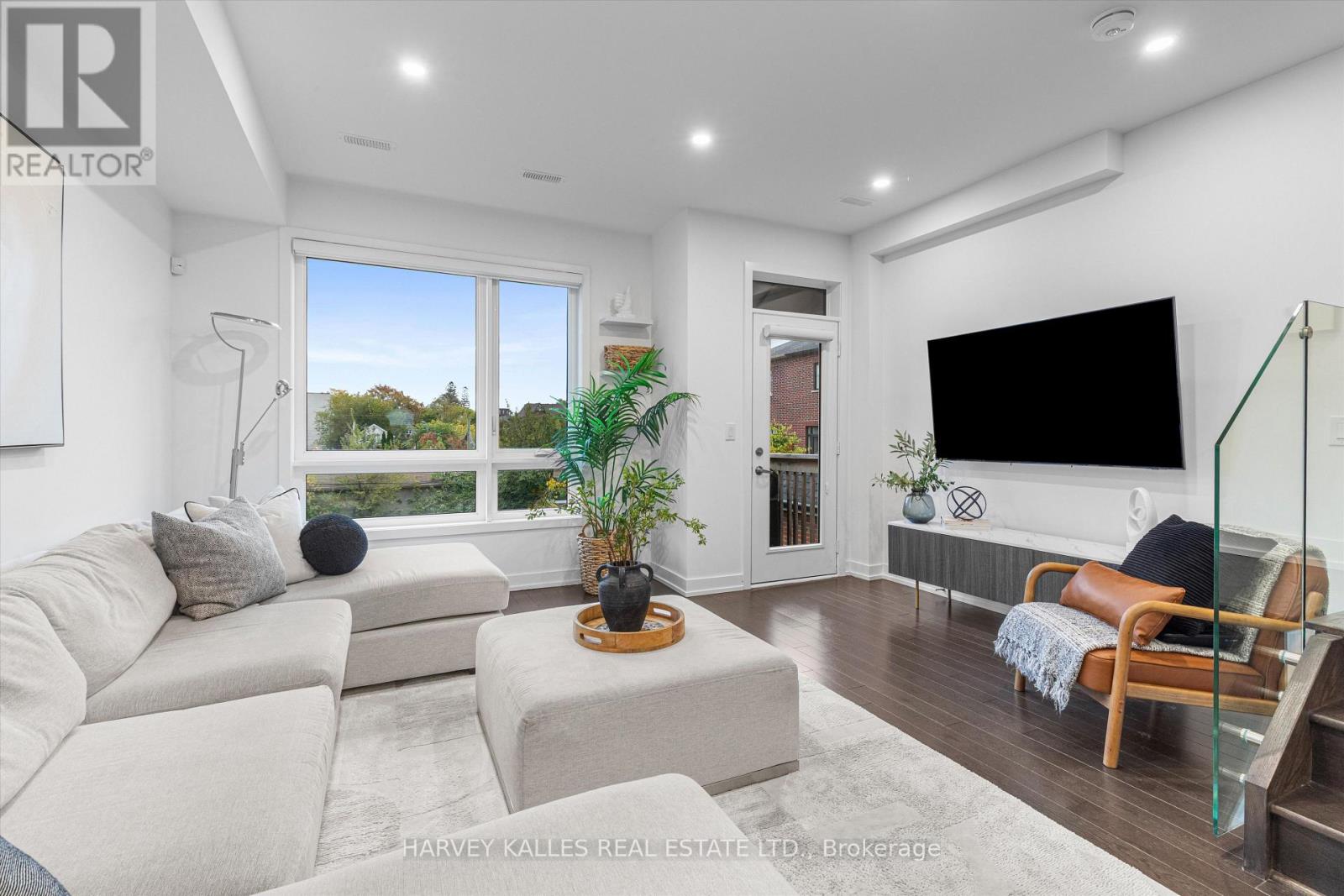 609a Harvie Avenue Property Photo 10