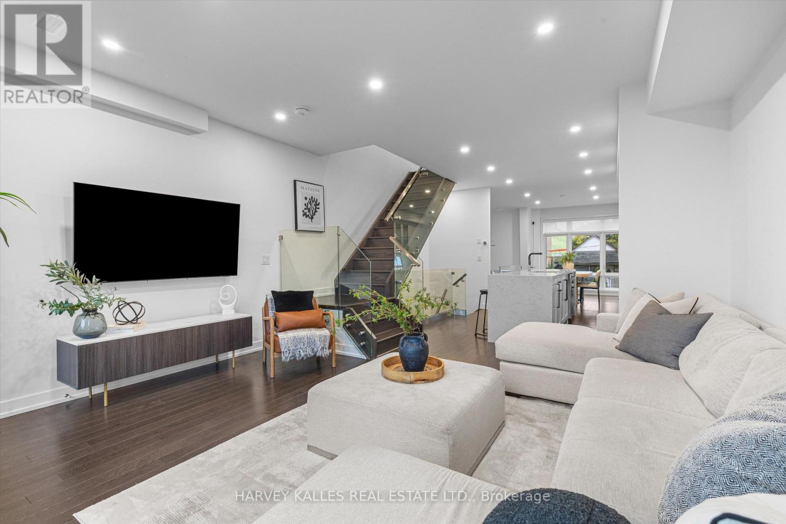 609a Harvie Avenue Property Photo 11