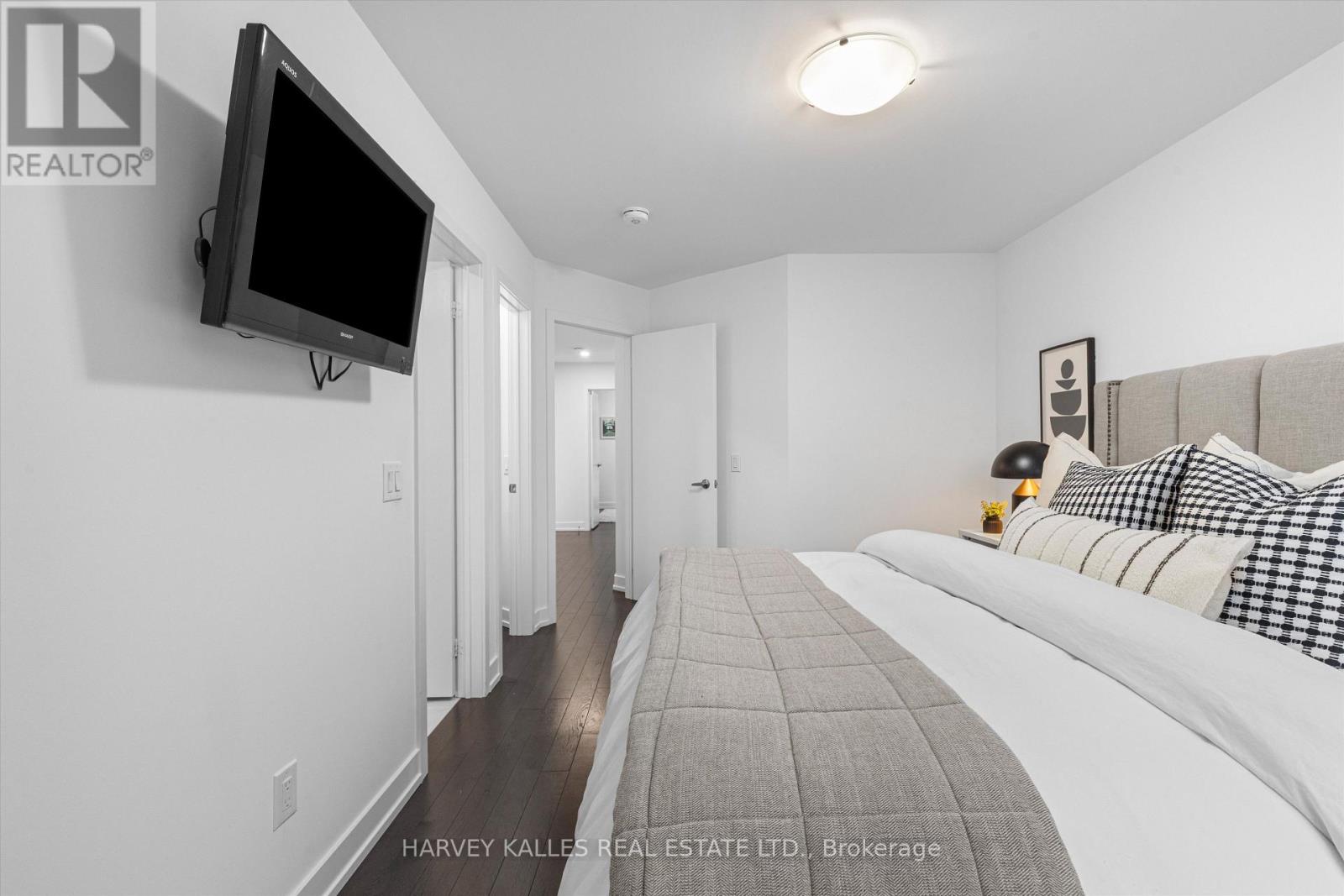 609a Harvie Avenue Property Photo 14