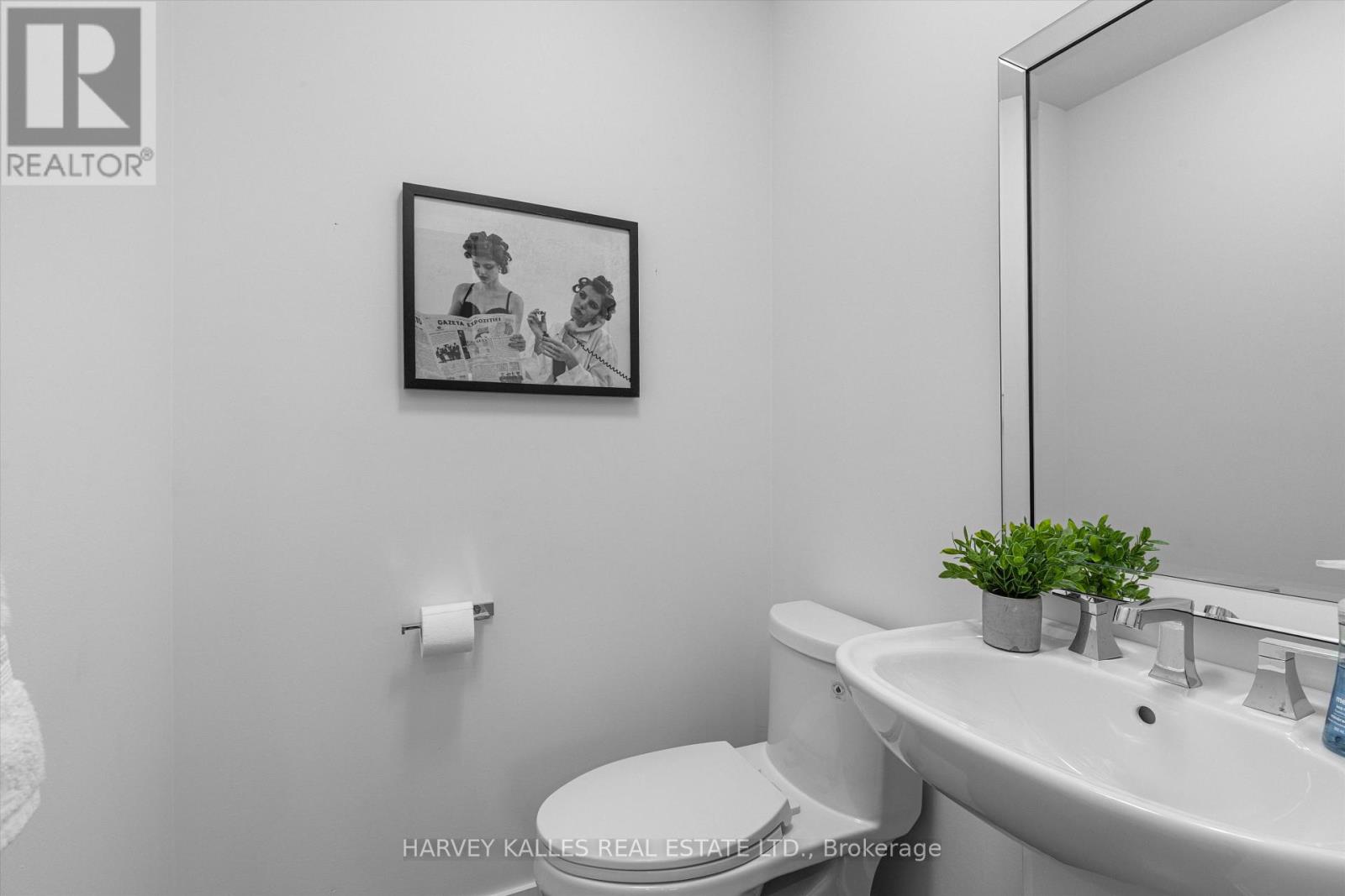 609a Harvie Avenue Property Photo 23