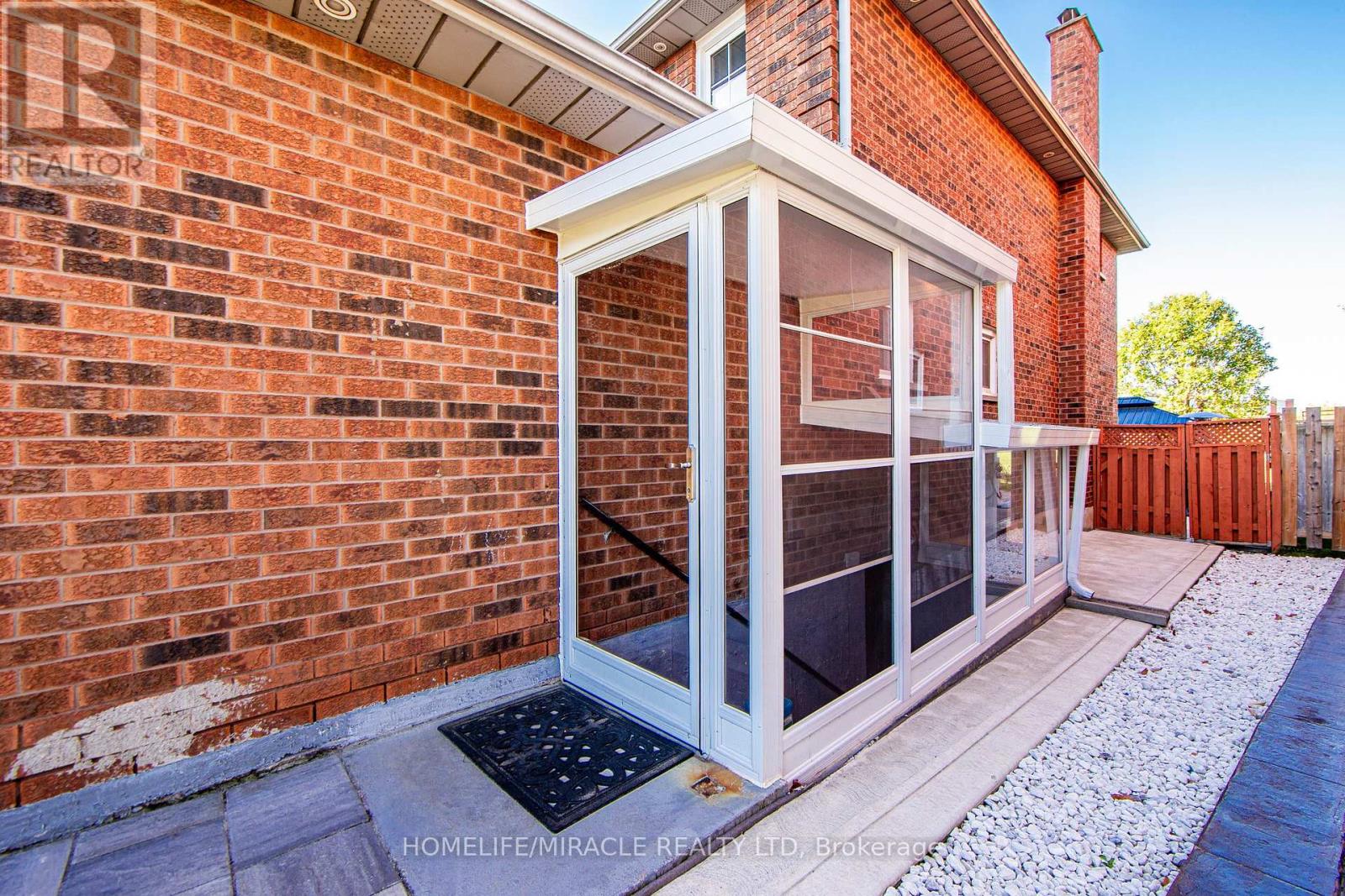 W14099852 Property Photo 5