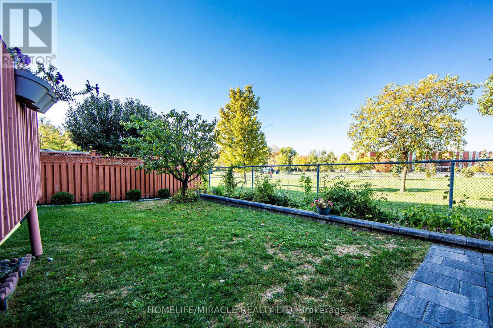 W14099852 Property Photo 8