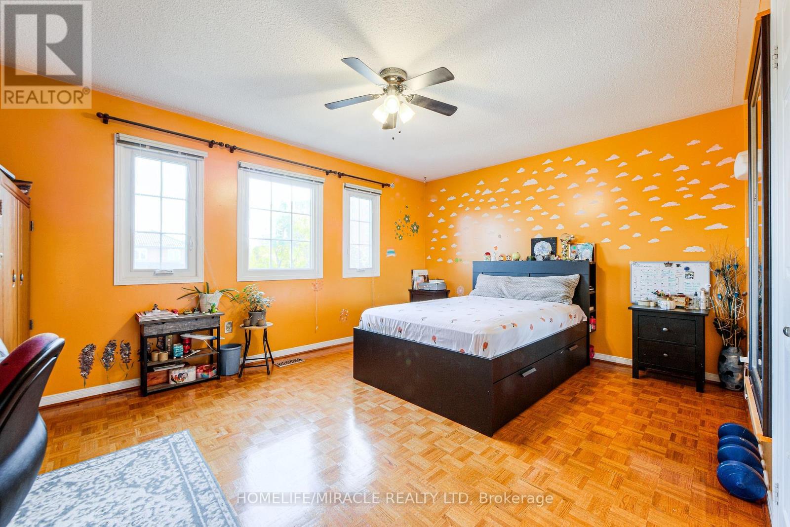 W14099852 Property Photo 12