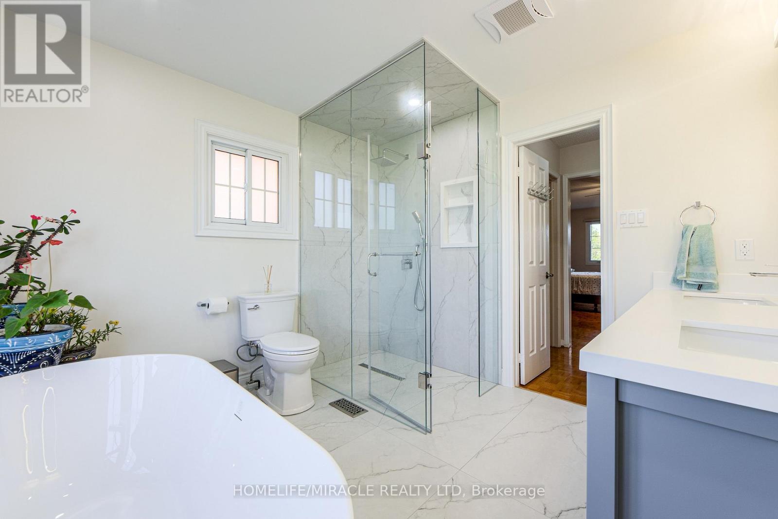 W14099852 Property Photo 14