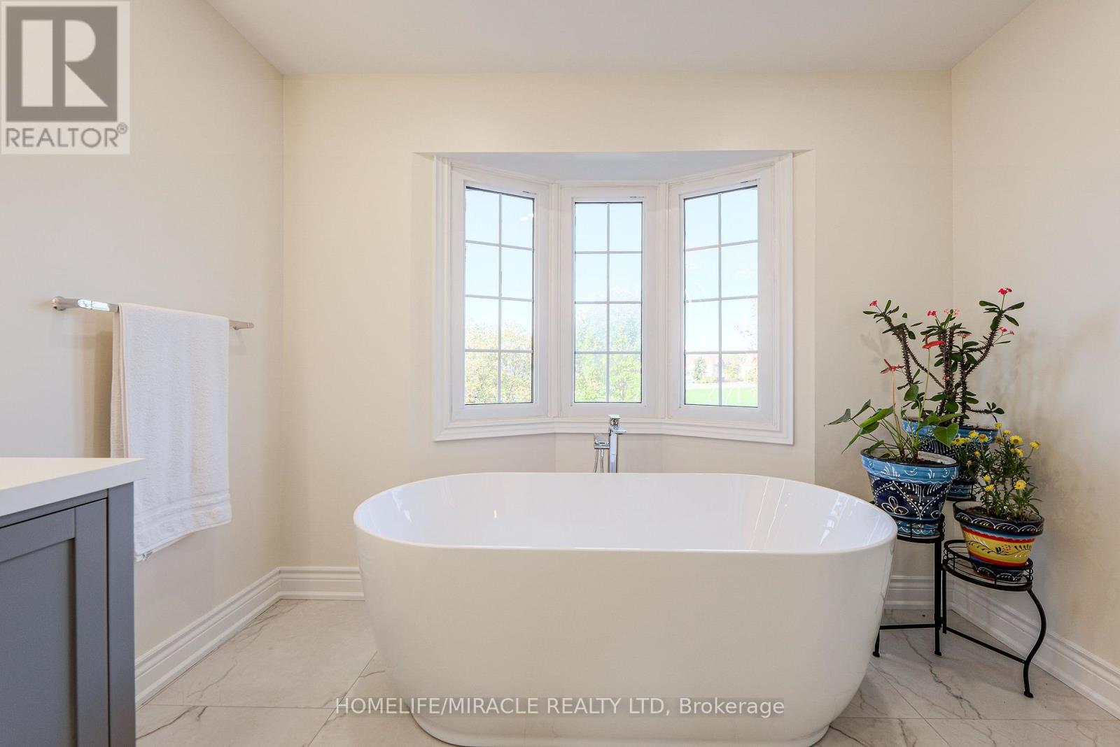 W14099852 Property Photo 16