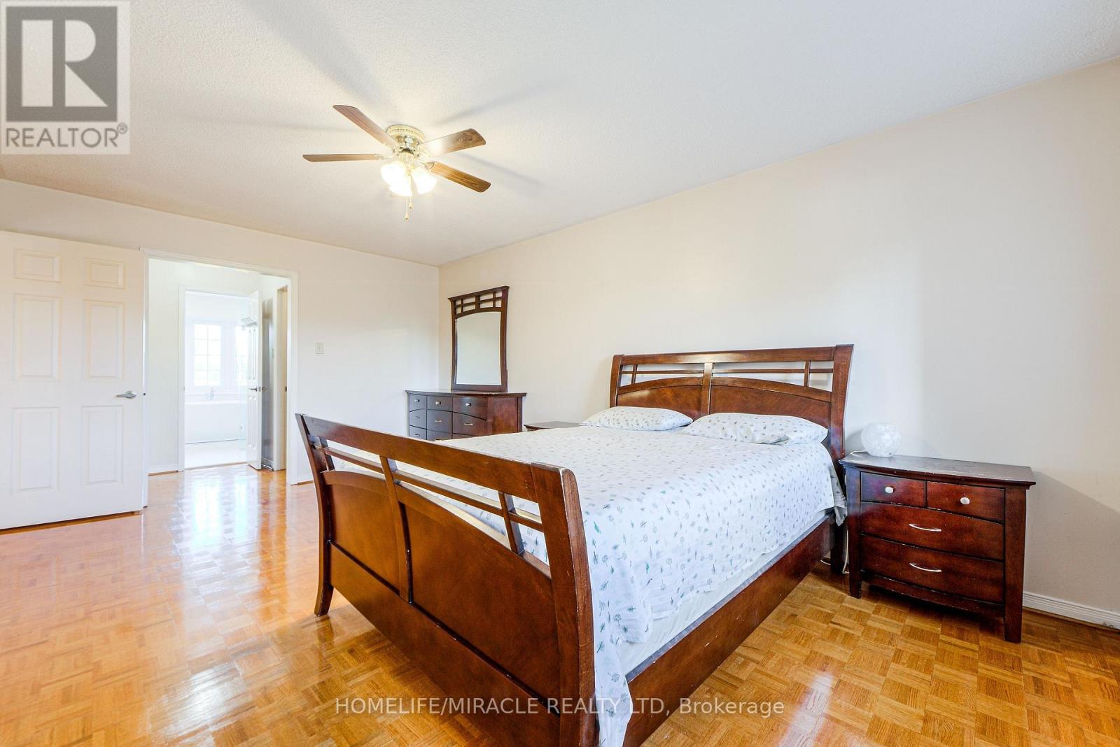 W14099852 Property Photo 21