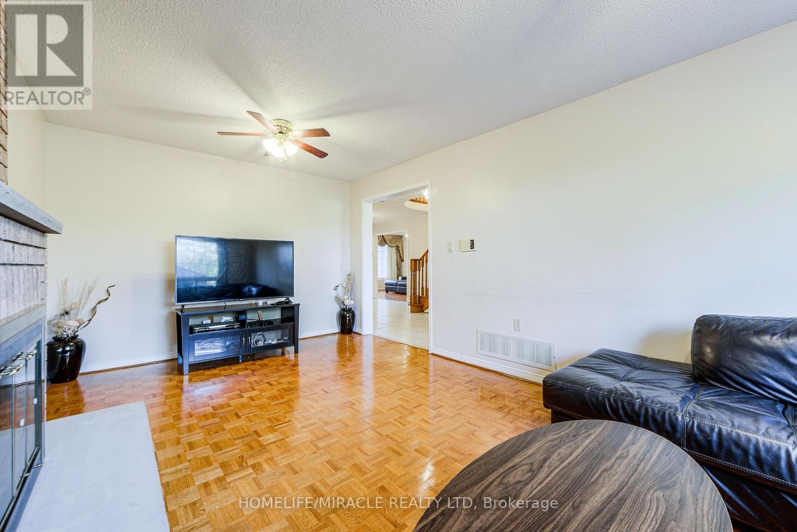 W14099852 Property Photo 28