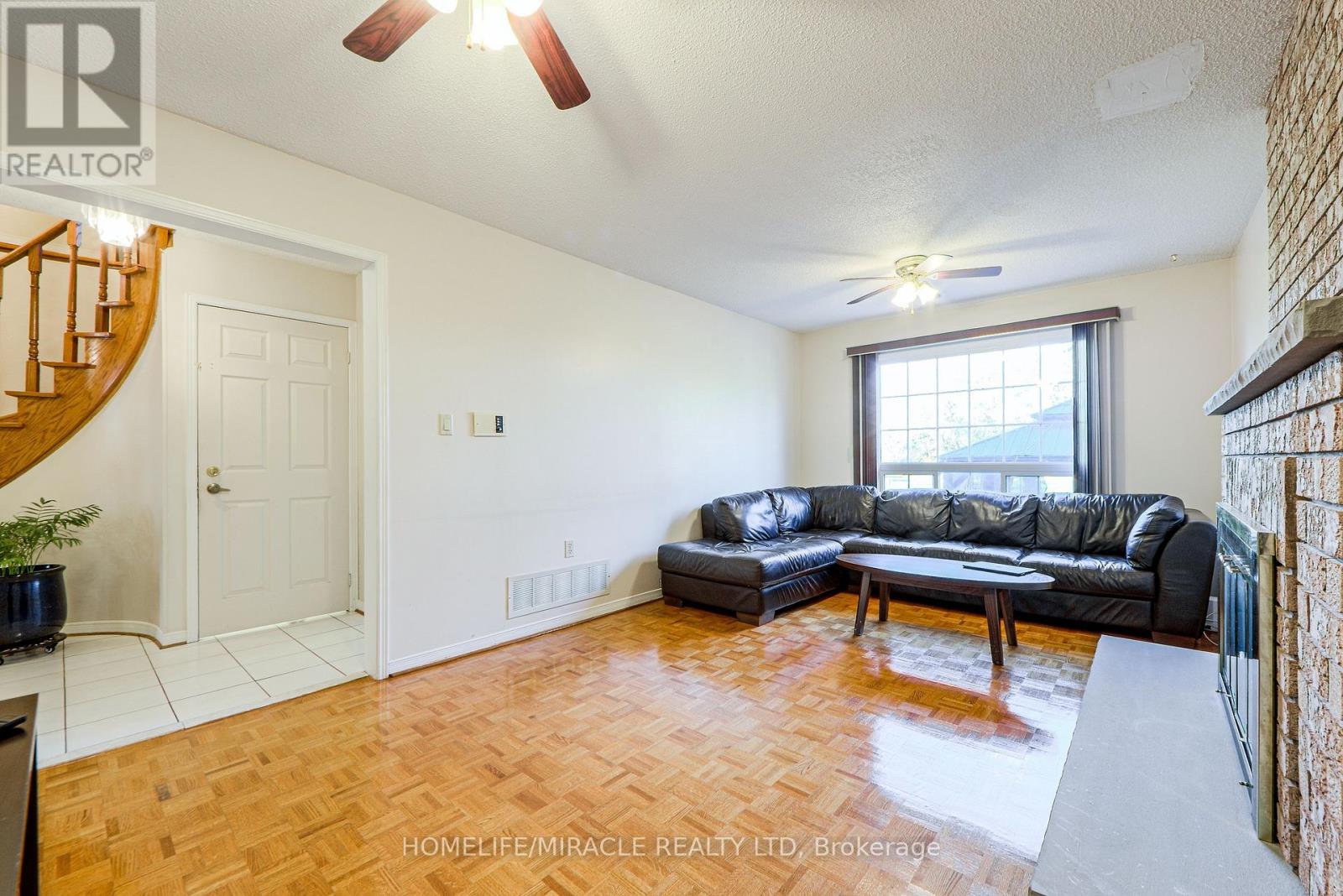 W14099852 Property Photo 29