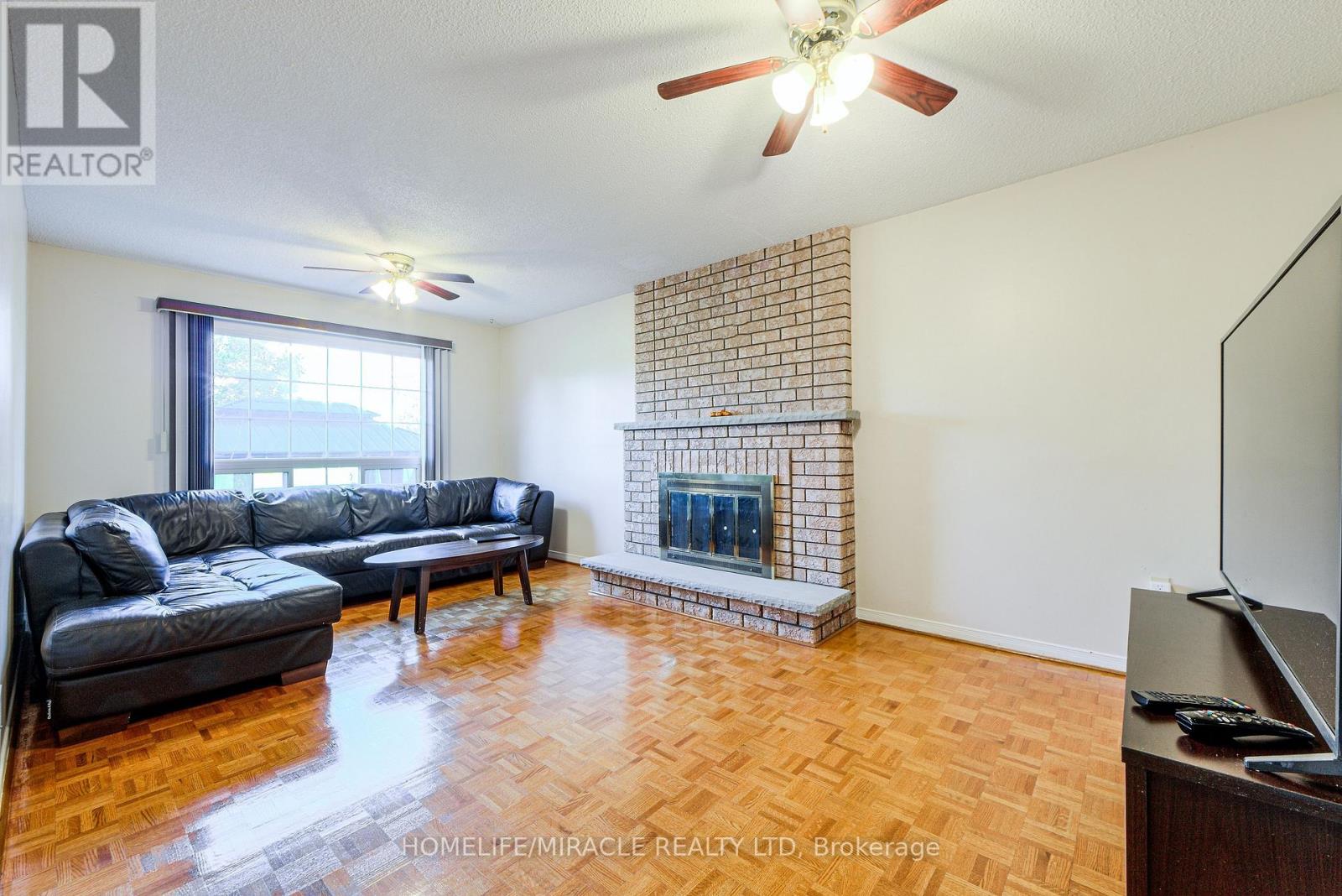 W14099852 Property Photo 30