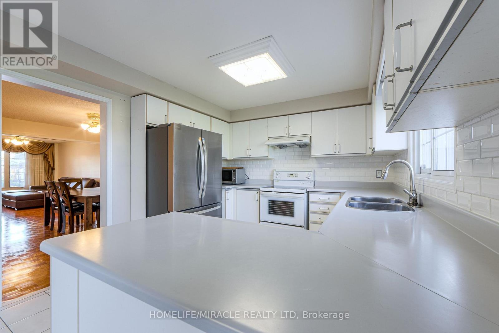 W14099852 Property Photo 31