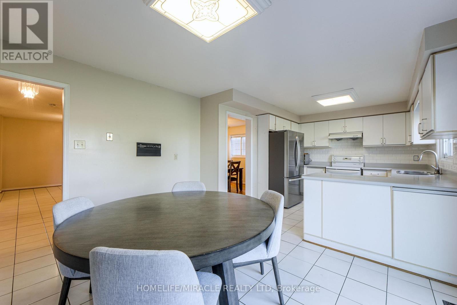 W14099852 Property Photo 32