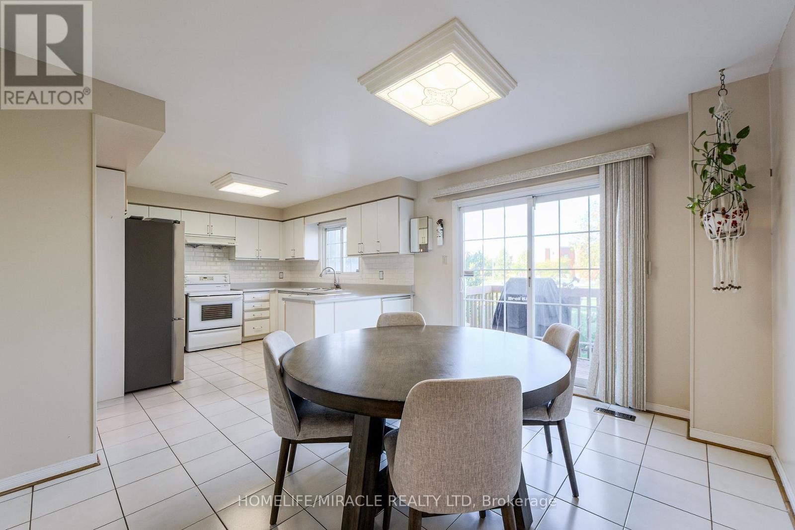 W14099852 Property Photo 33