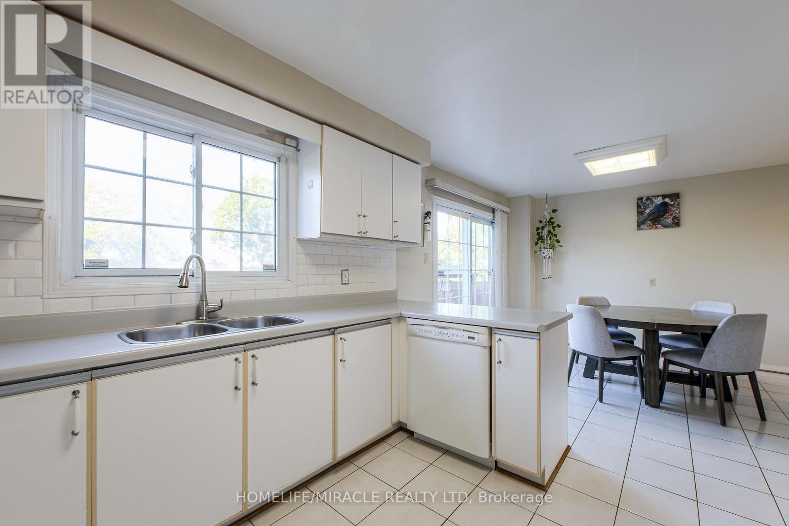 W14099852 Property Photo 35