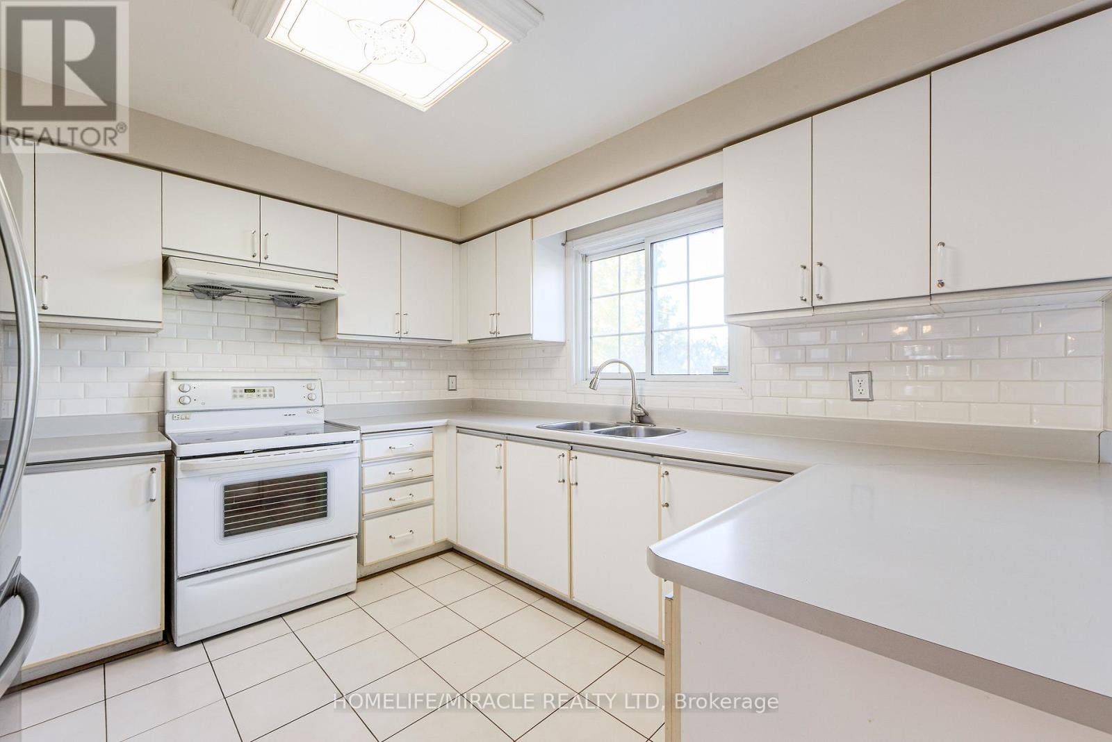 W14099852 Property Photo 37