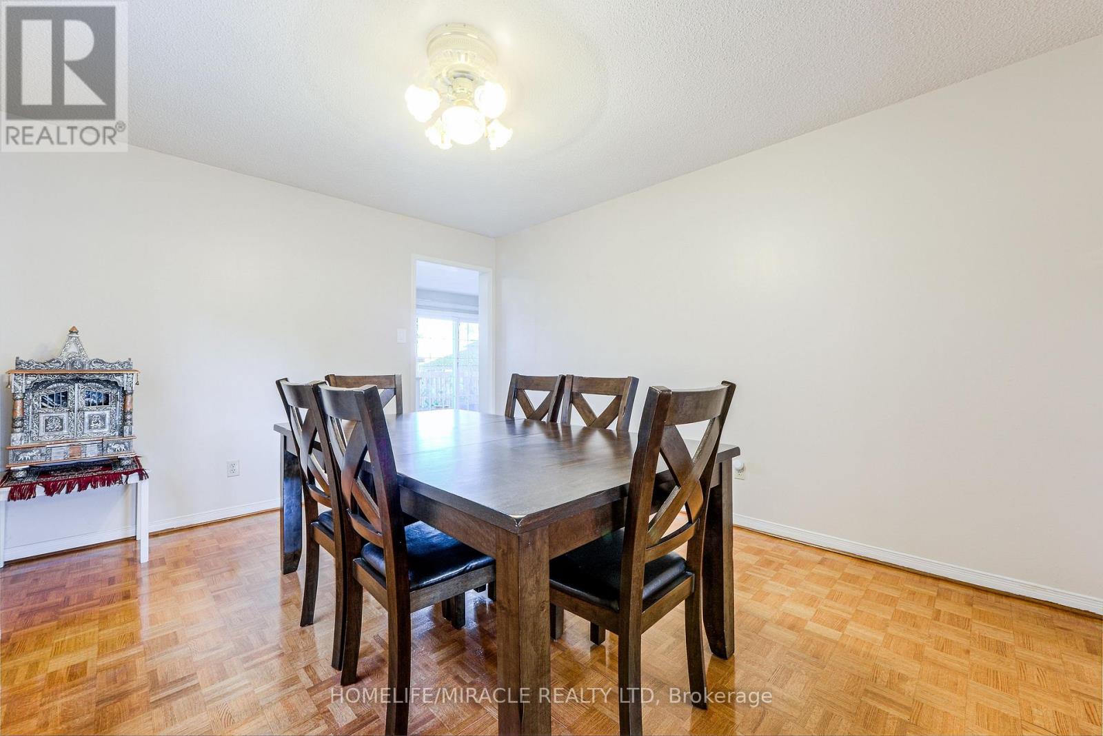 W14099852 Property Photo 38