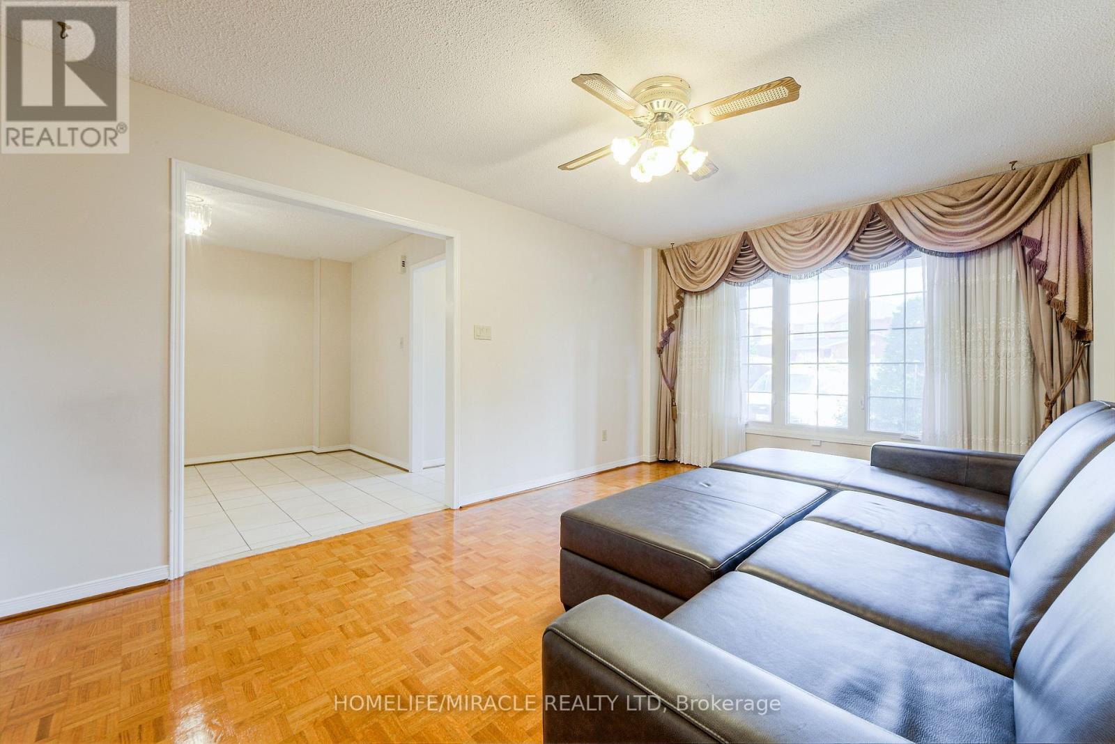 W14099852 Property Photo 40