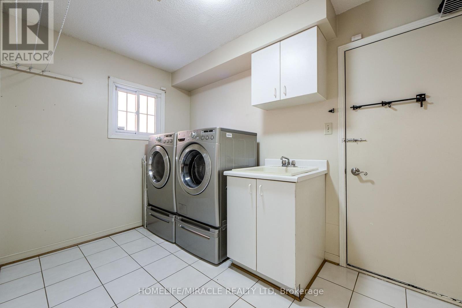 W14099852 Property Photo 44
