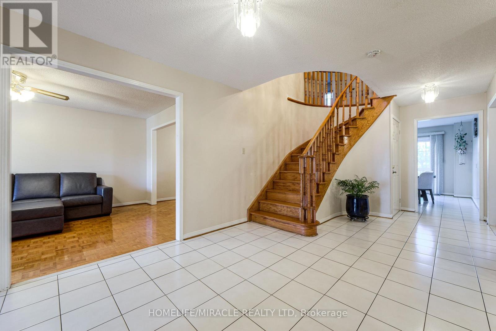W14099852 Property Photo 46