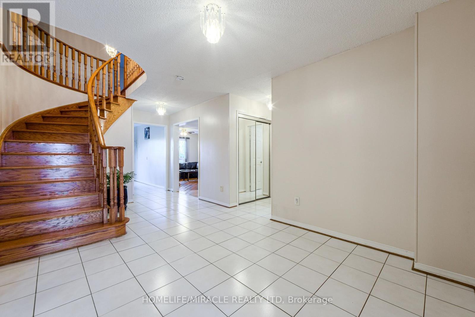 W14099852 Property Photo 48