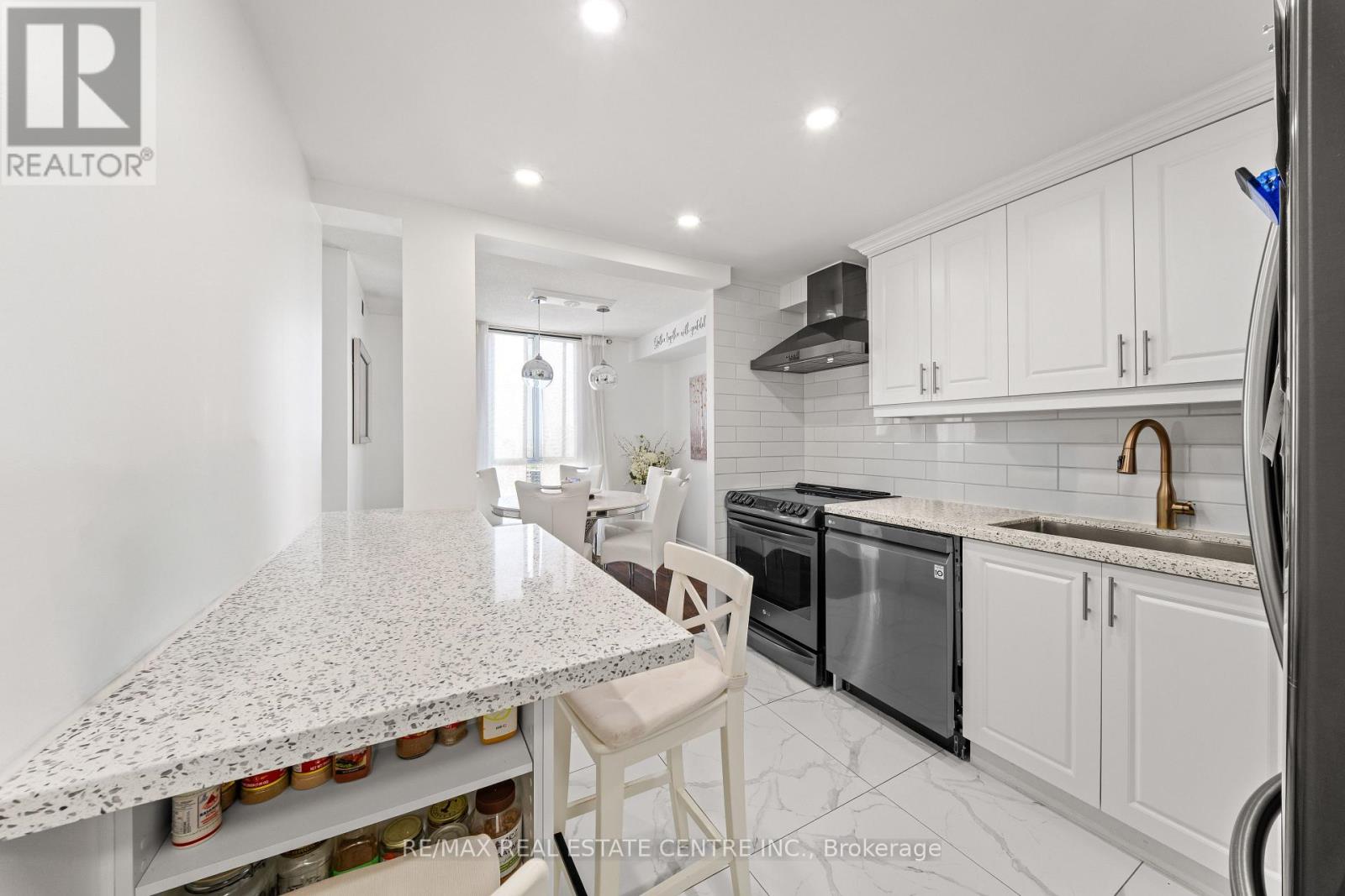 1907 - 145 Hillcrest Avenue Property Photo 12