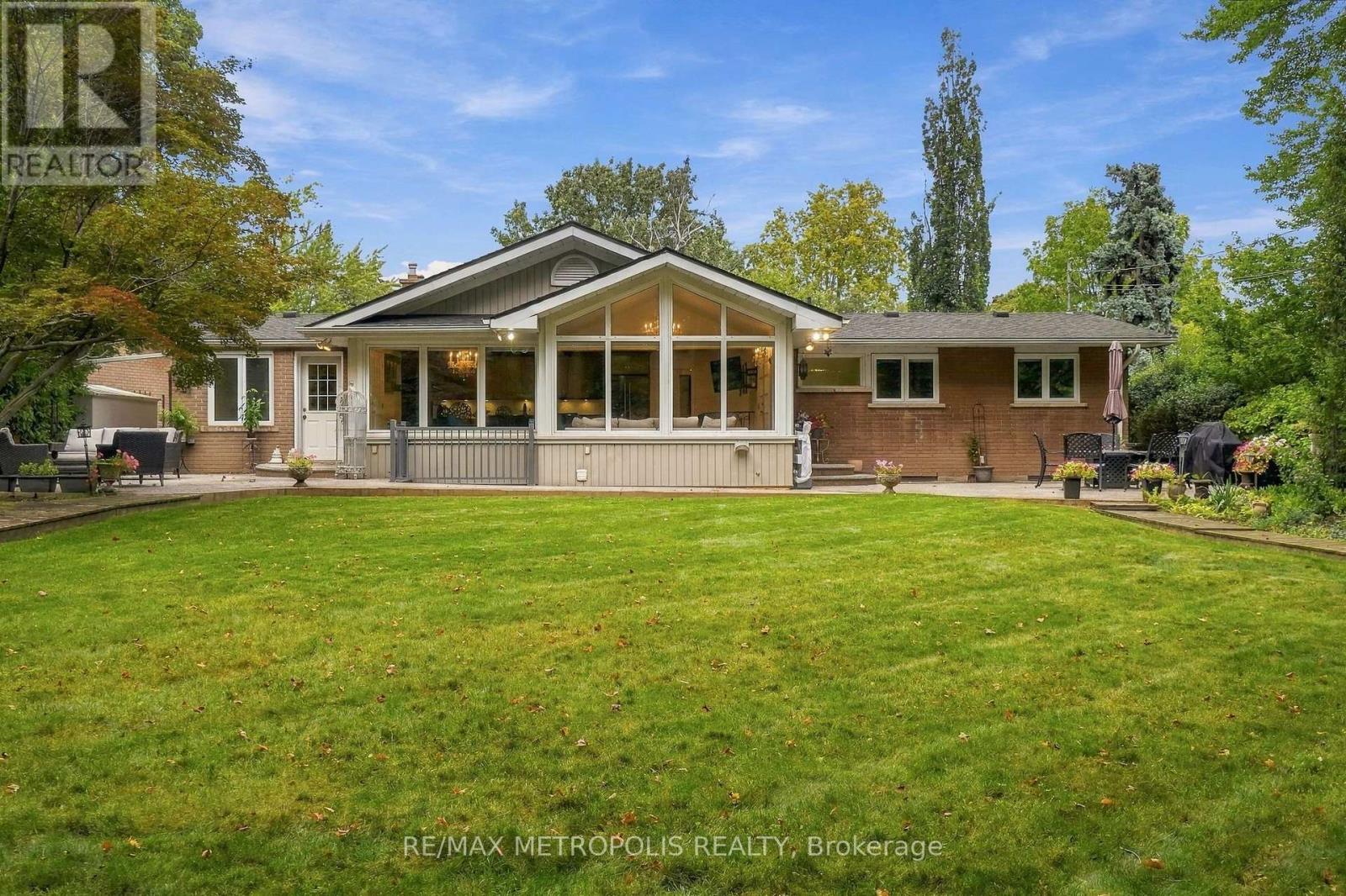 1228 Elgin Crescent Property Photo 45