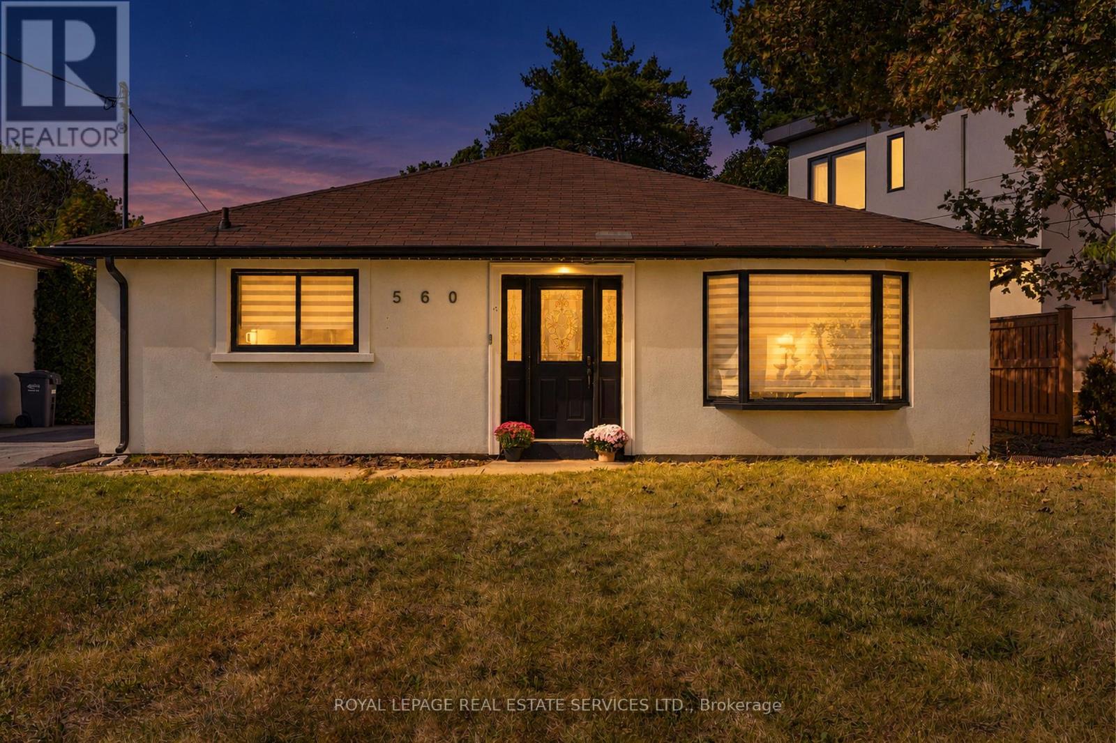 560 STONECLIFFE ROAD Property Photo 1