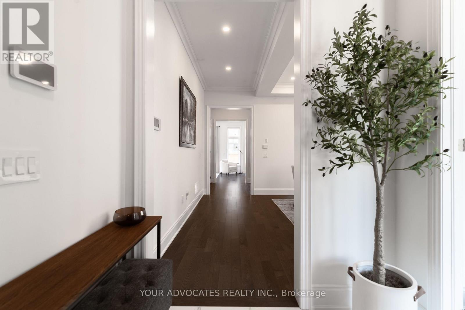 1390 Queens Plate Road Property Photo 3