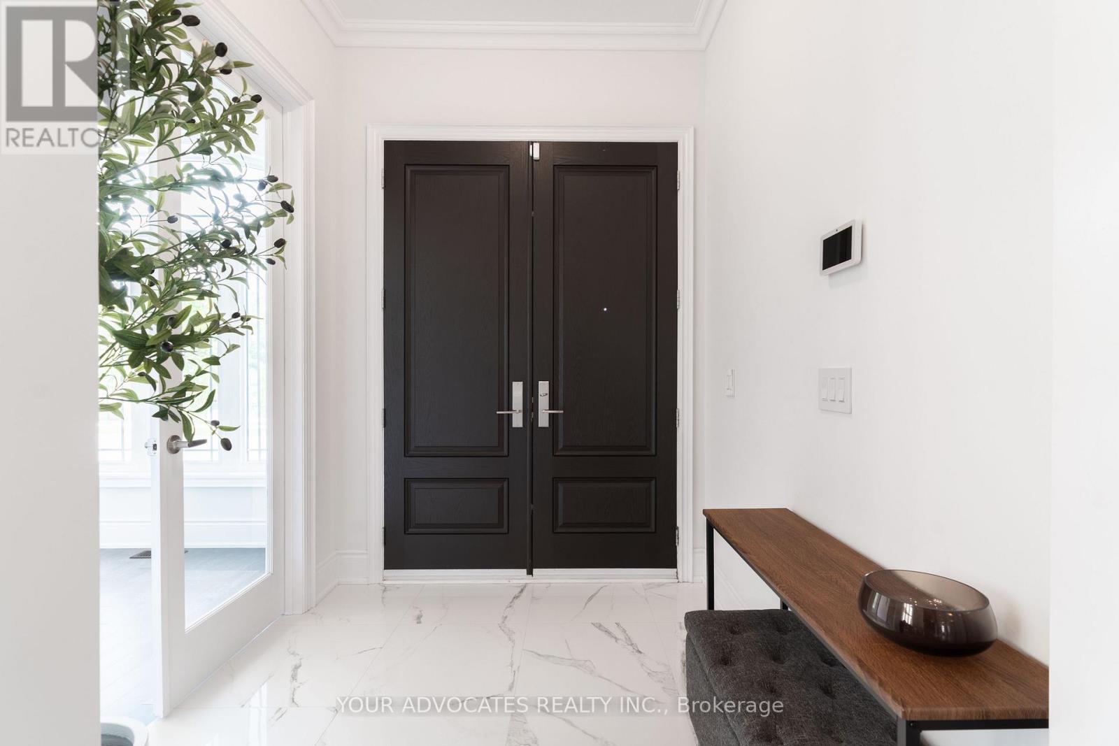 1390 Queens Plate Road Property Photo 4