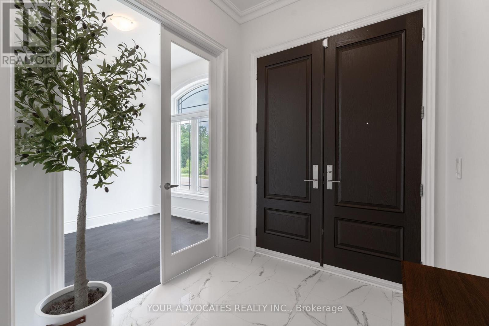 1390 Queens Plate Road Property Photo 5