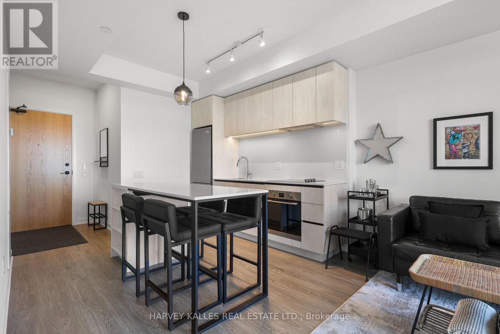 609 - 2495 Eglinton Avenue W Property Photo 2