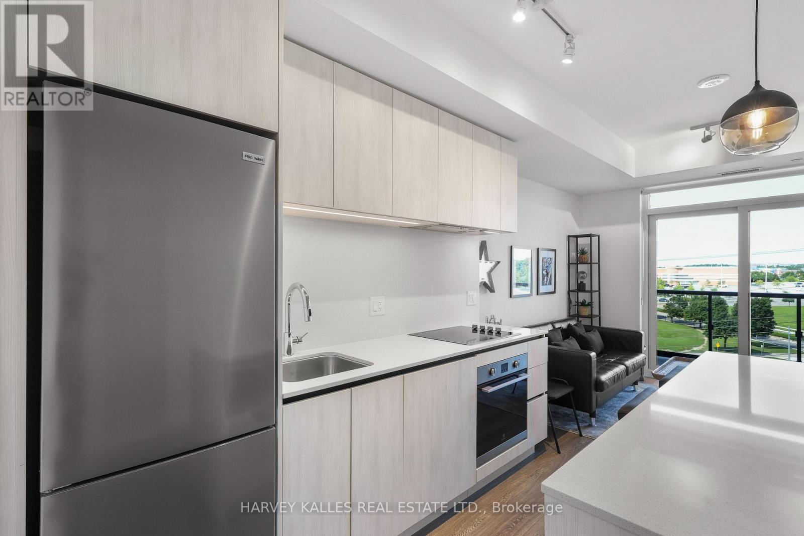 609 - 2495 Eglinton Avenue W Property Photo 5