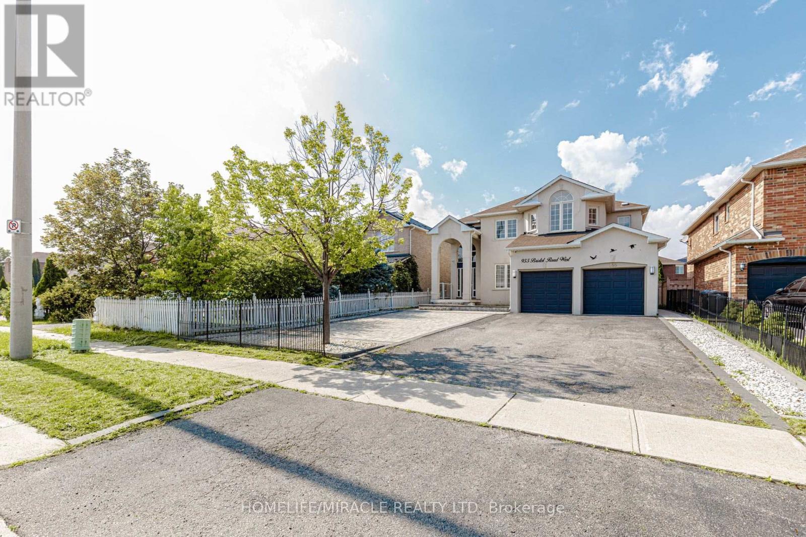 955 Bristol Road W Property Photo 2