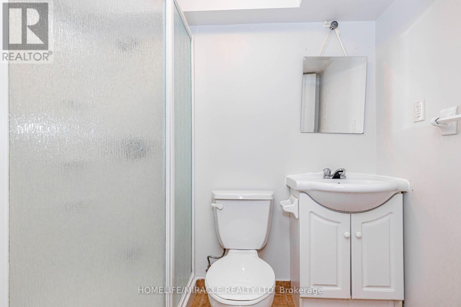 955 Bristol Road W Property Photo 44