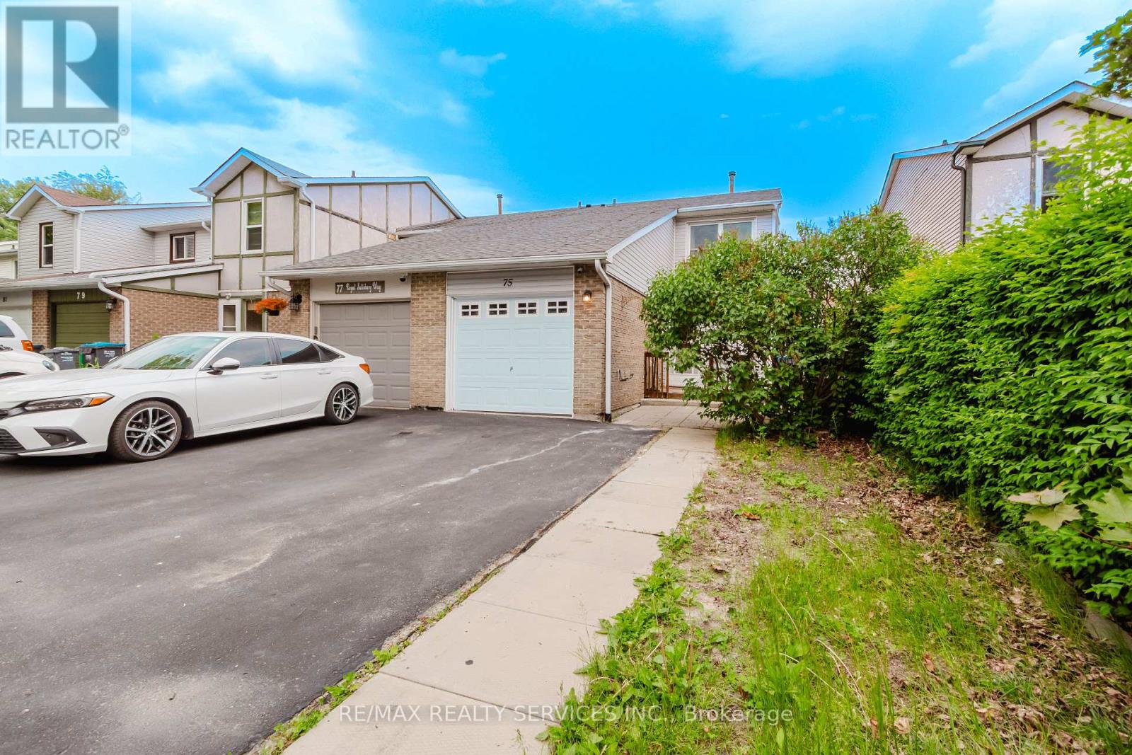 75 Royal Salisbury Way Property Photo 2