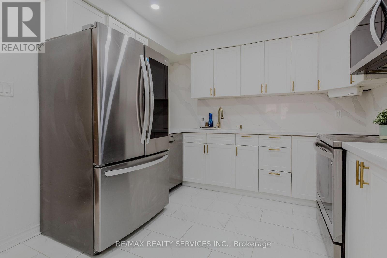 75 Royal Salisbury Way Property Photo 10
