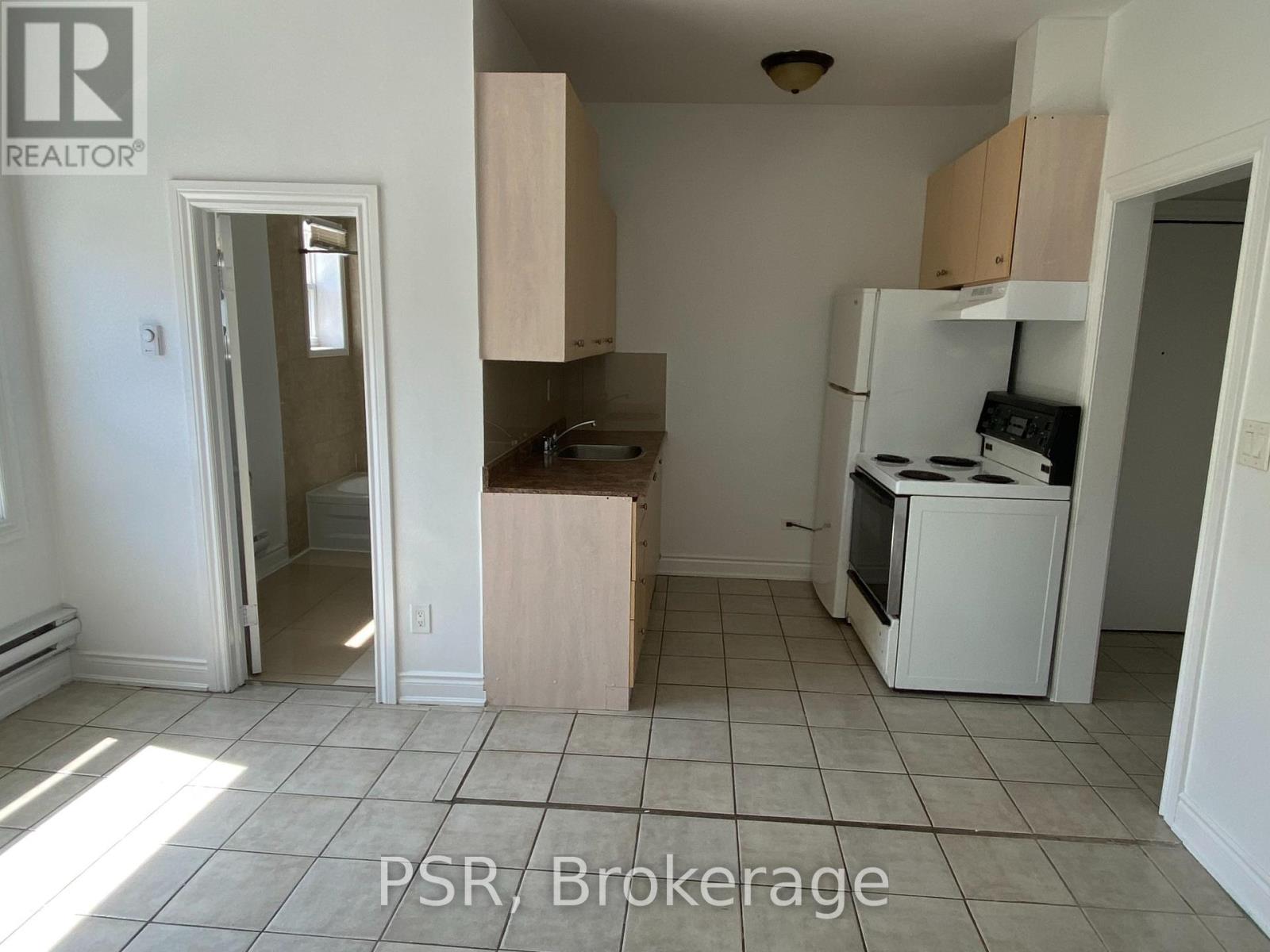 2 - 3110 Lake Shore Boulevard W Property Photo 3