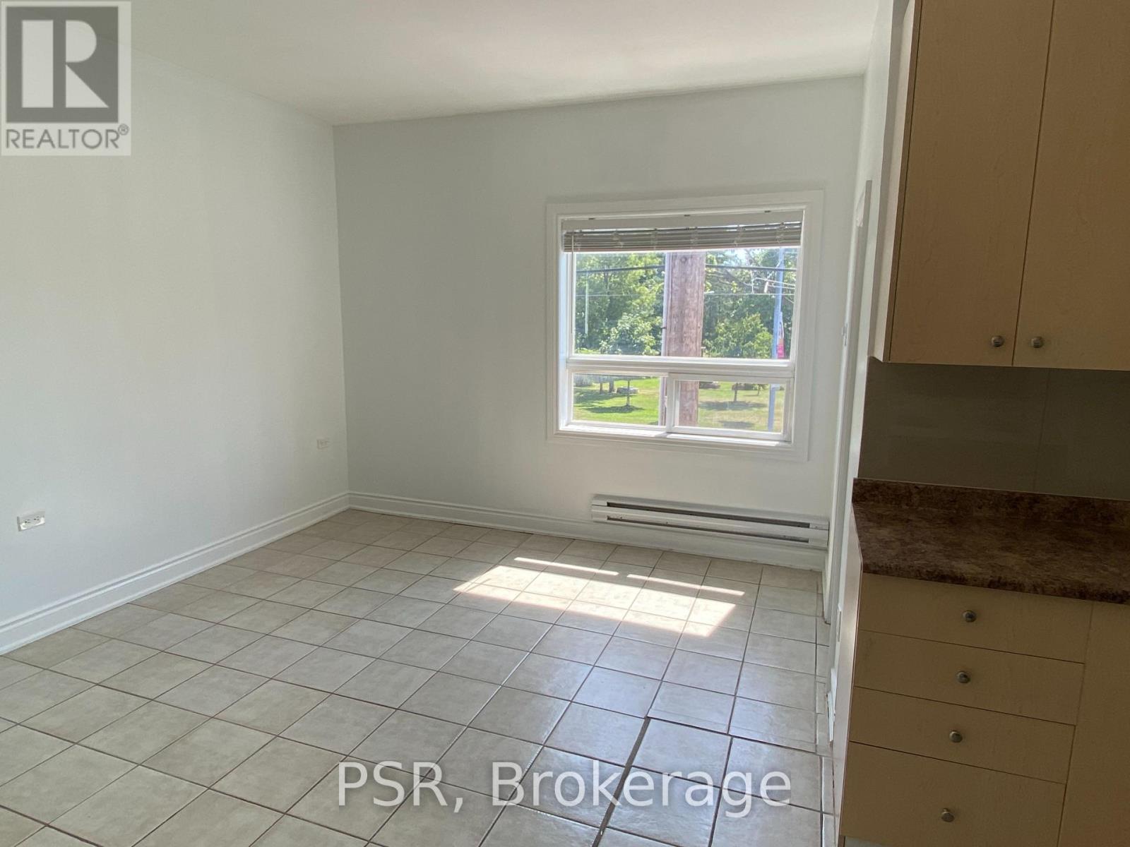 2 - 3110 Lake Shore Boulevard W Property Photo 6