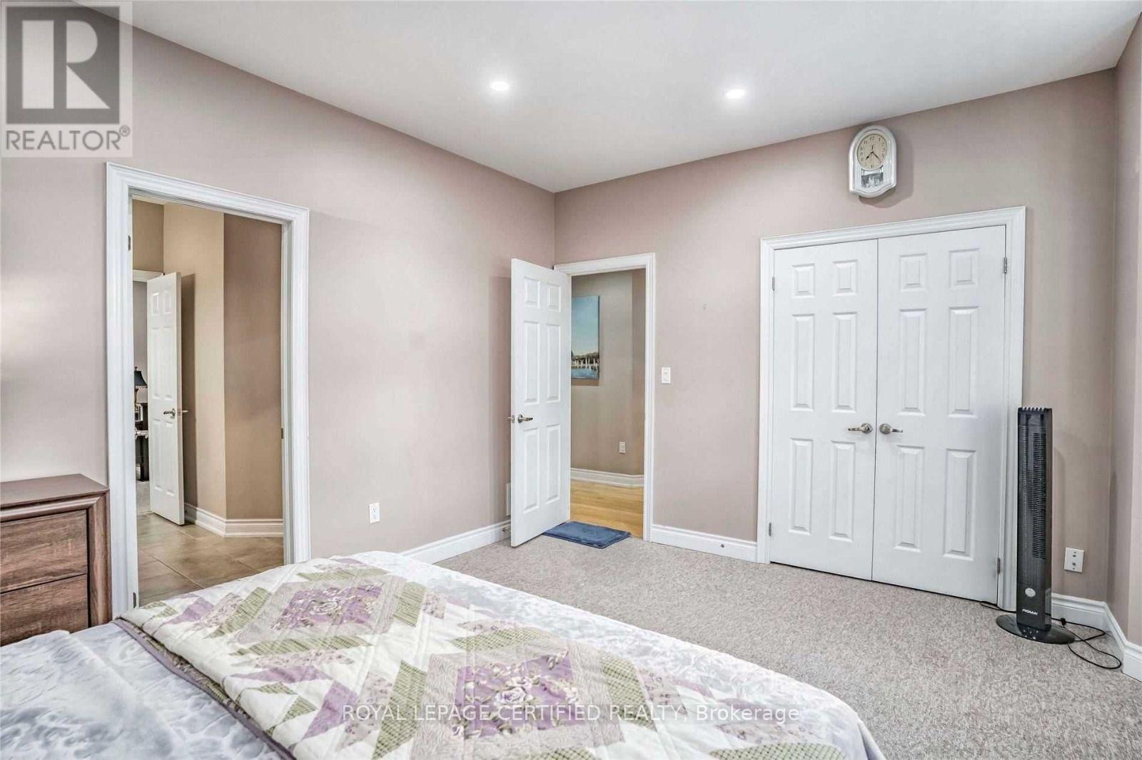 3274 Erin Centre Boulevard Property Photo 28