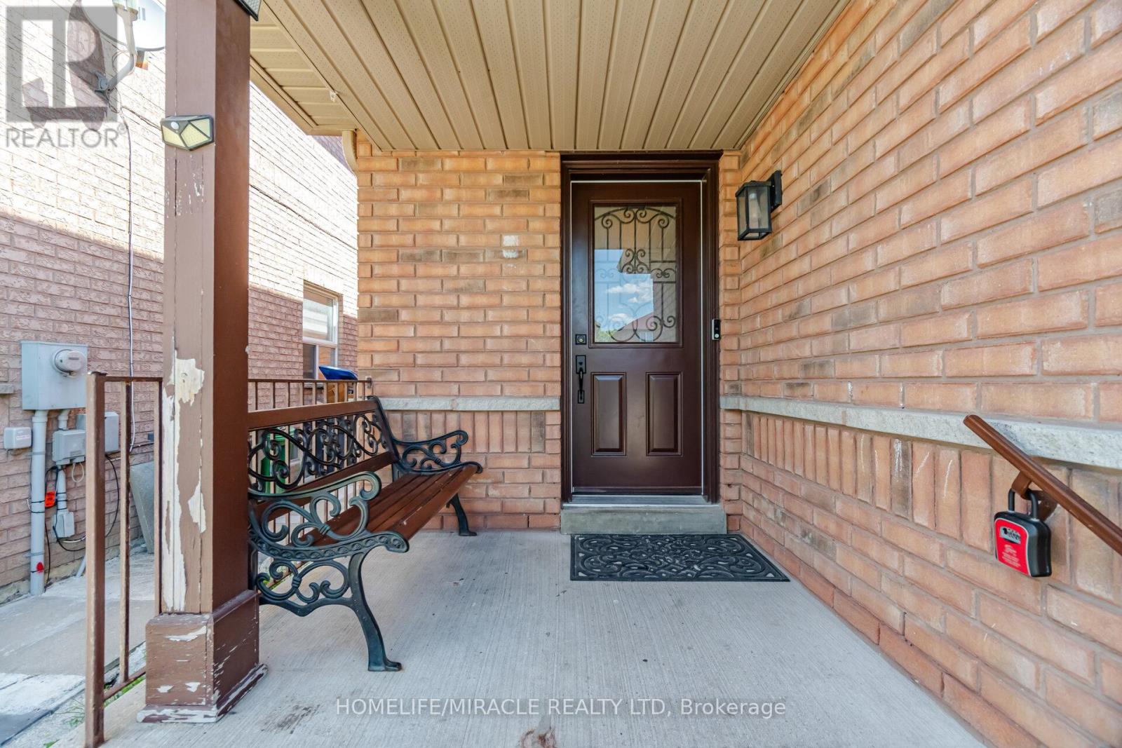 45 Ridgefield Court Property Photo 4