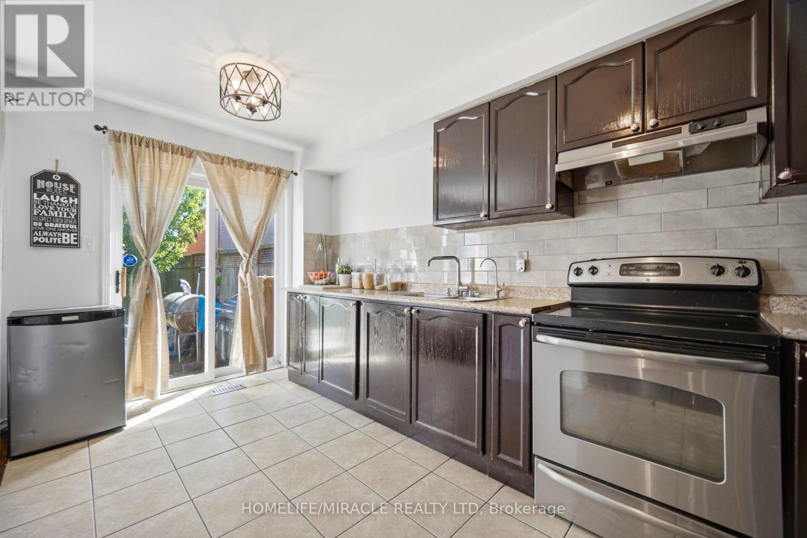 45 Ridgefield Court Property Photo 18