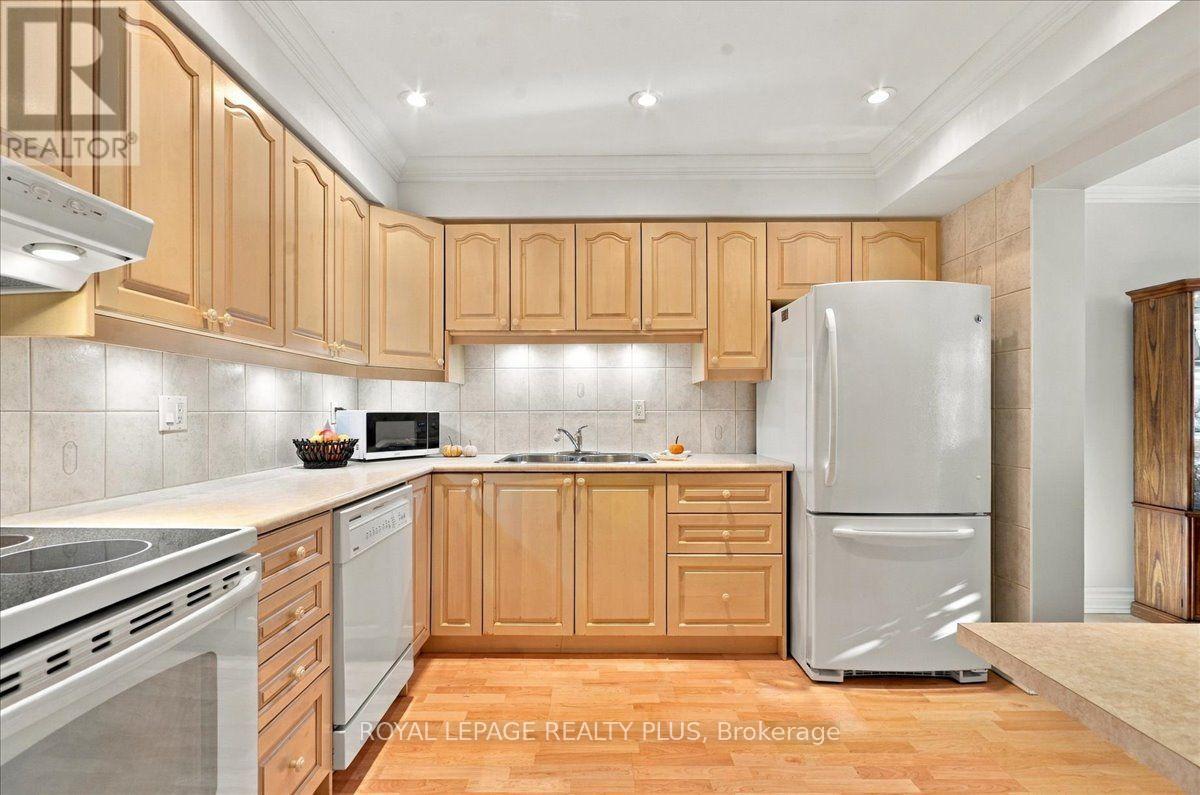 4 - 1951 Rathburn Road E Property Photo 12