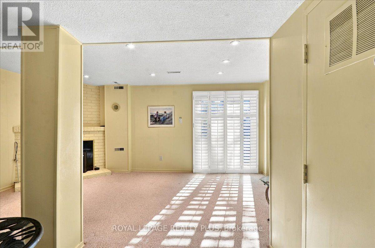 4 - 1951 Rathburn Road E Property Photo 31