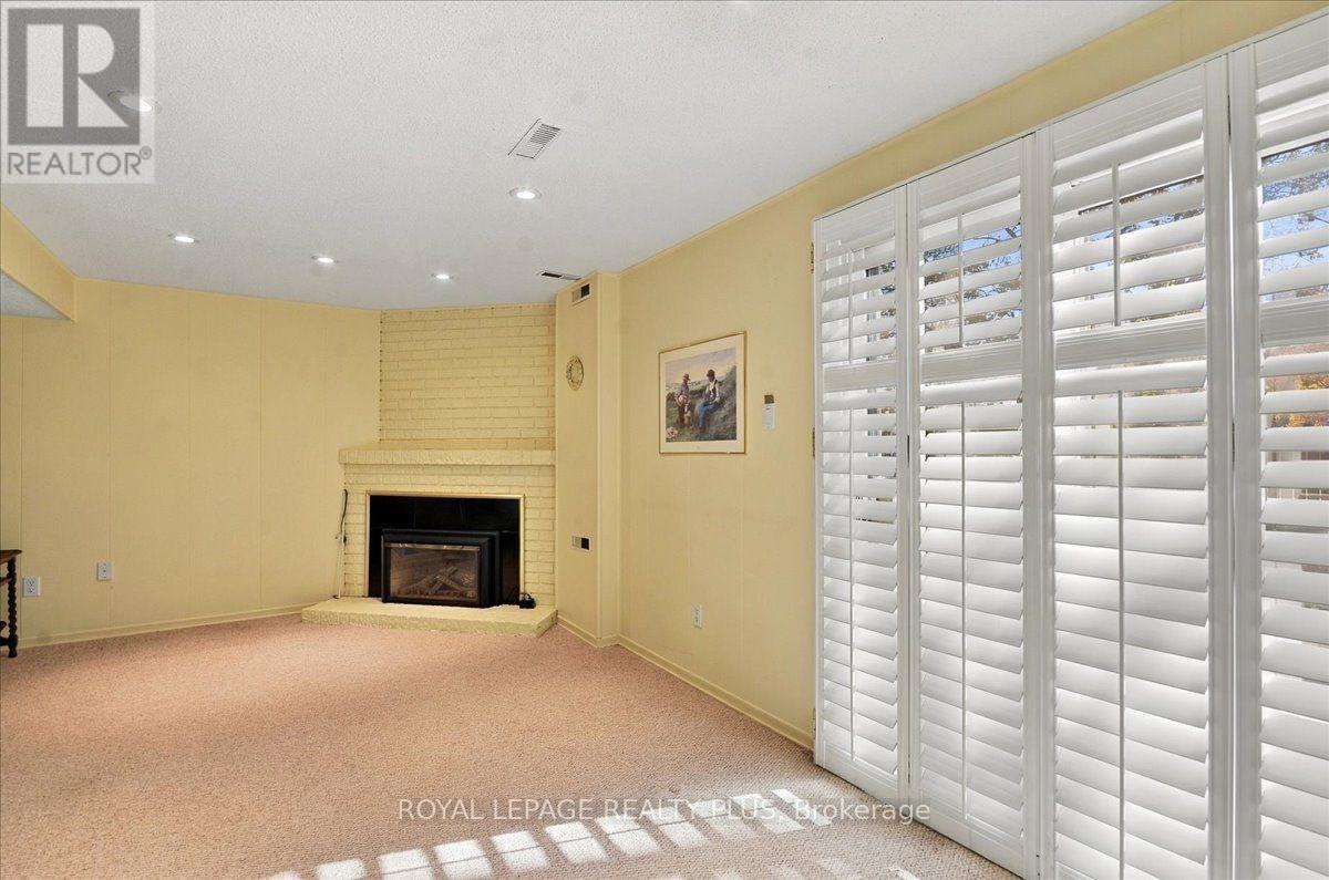 4 - 1951 Rathburn Road E Property Photo 33