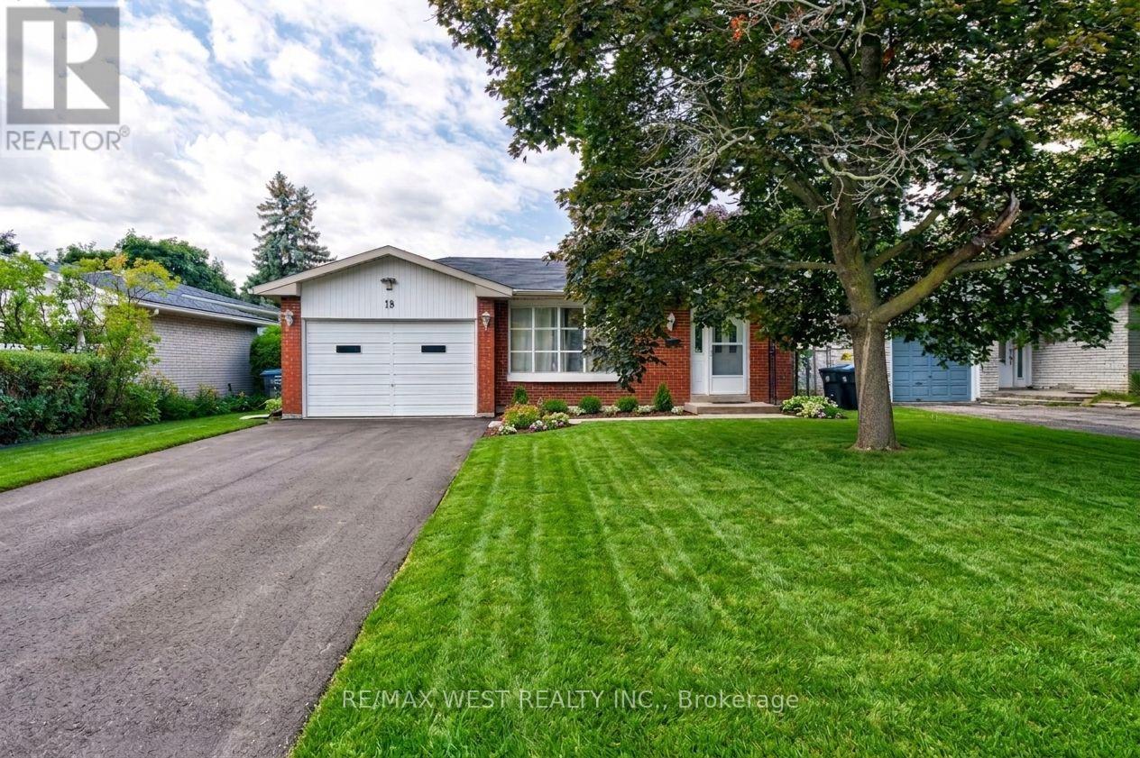 Upper Lvl - 18 Glenforest Road Property Photo 1