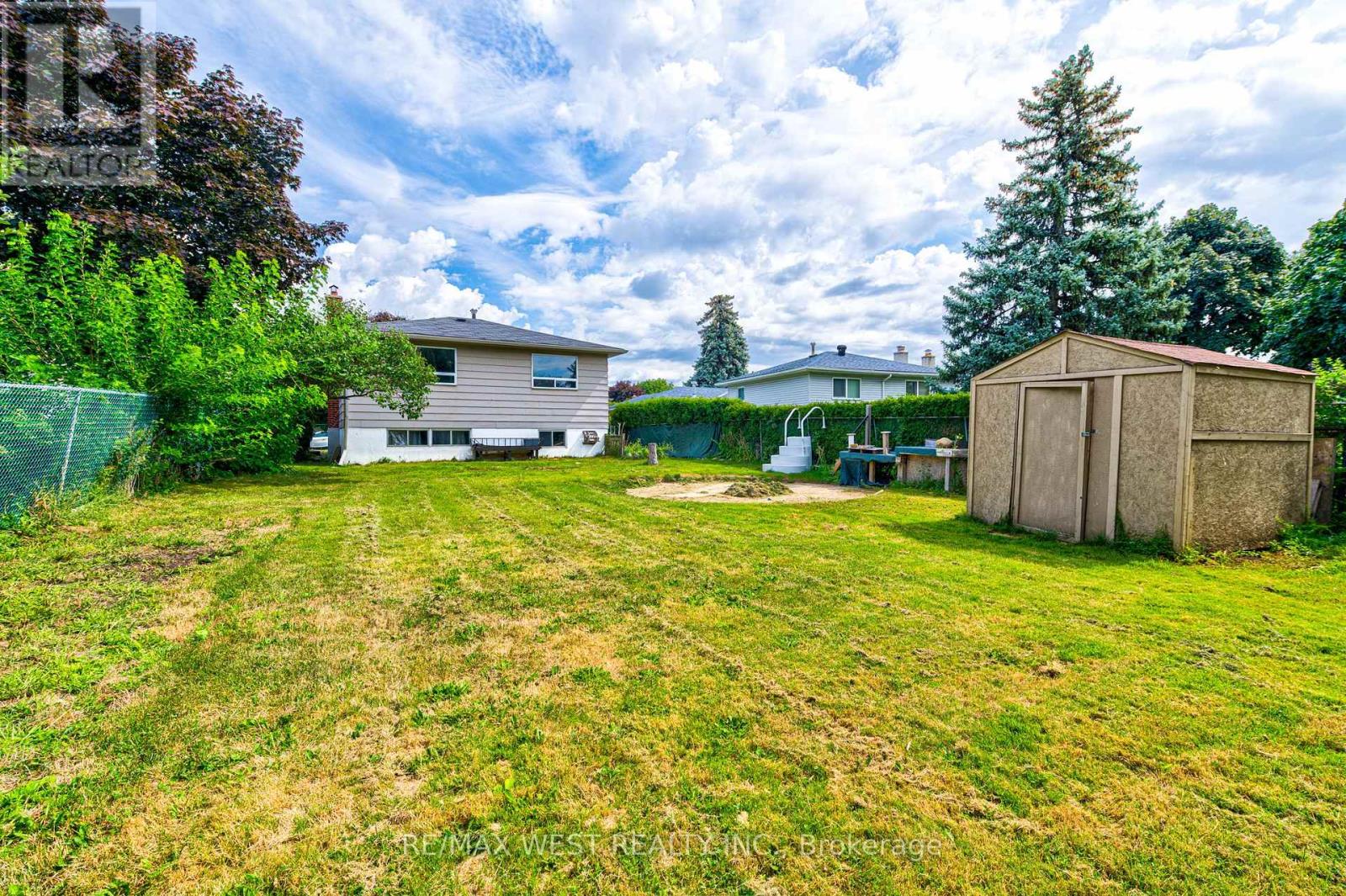 Upper Lvl - 18 Glenforest Road Property Photo 2