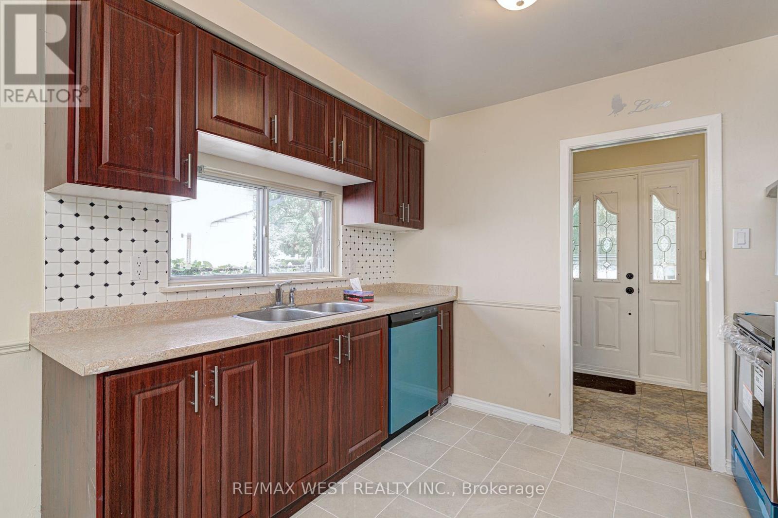 Upper Lvl - 18 Glenforest Road Property Photo 5
