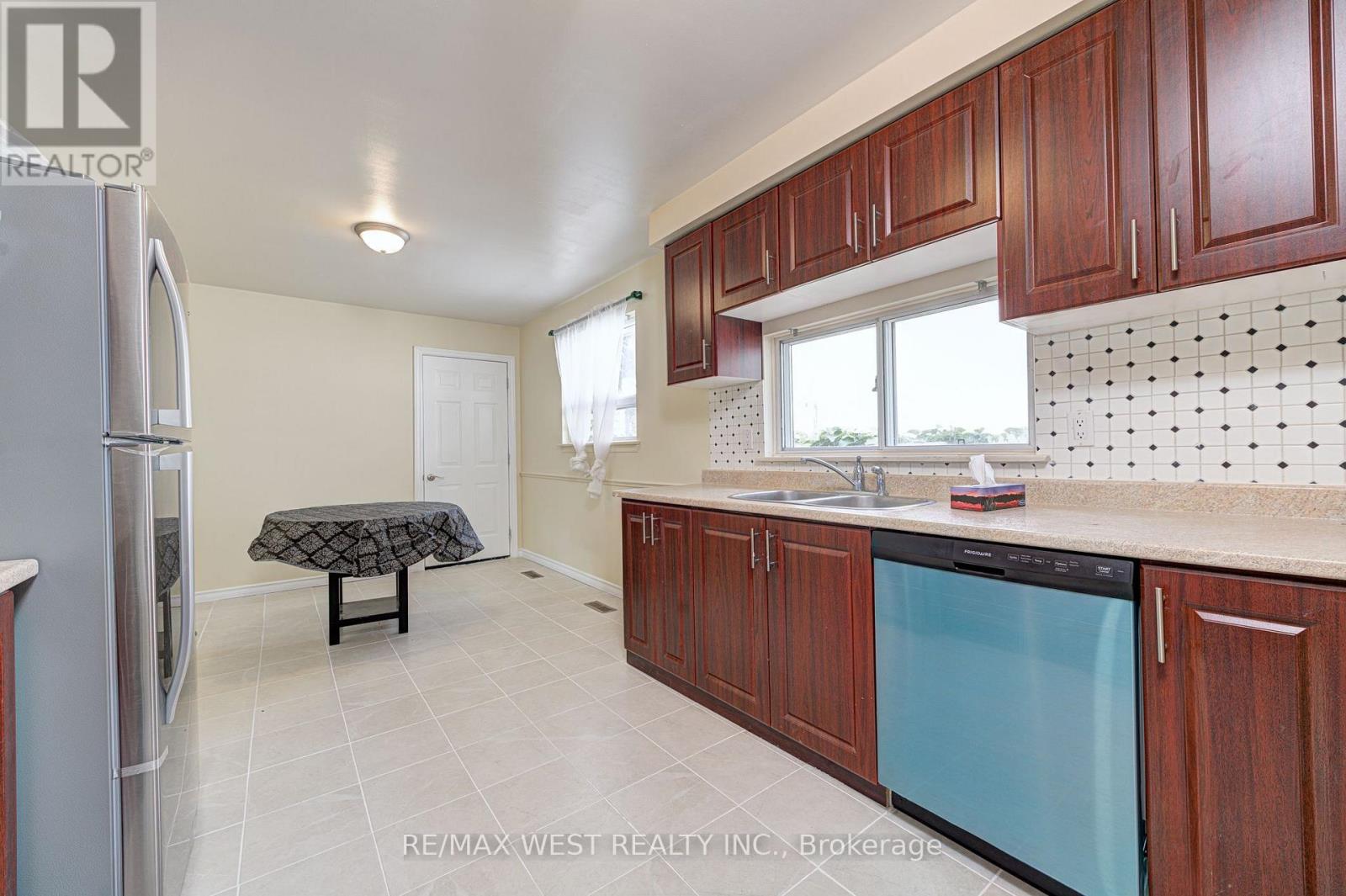 Upper Lvl - 18 Glenforest Road Property Photo 6