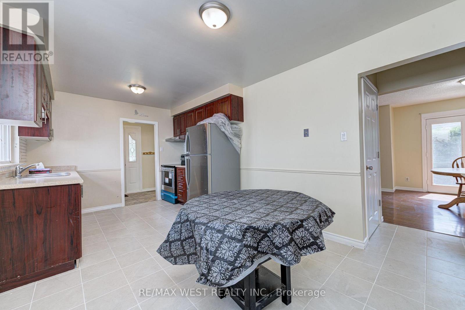 Upper Lvl - 18 Glenforest Road Property Photo 8