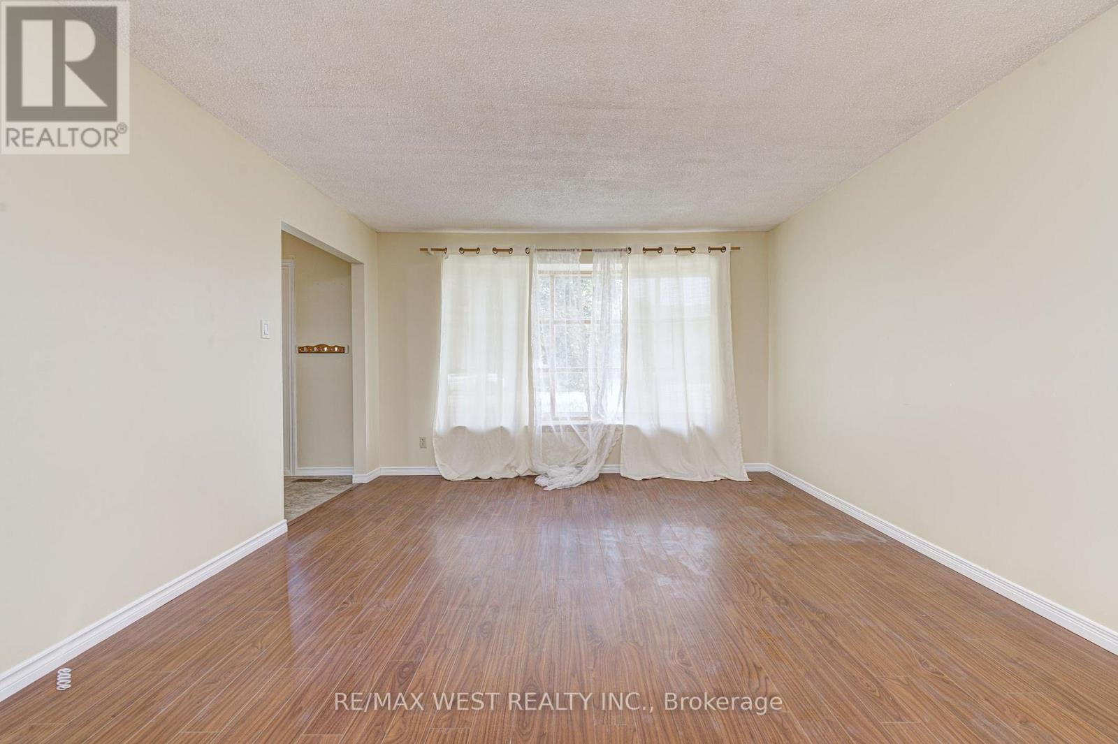 Upper Lvl - 18 Glenforest Road Property Photo 9