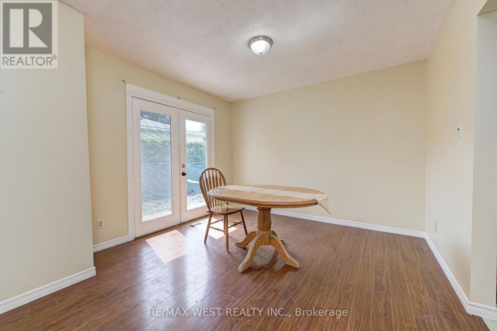 Upper Lvl - 18 Glenforest Road Property Photo 10